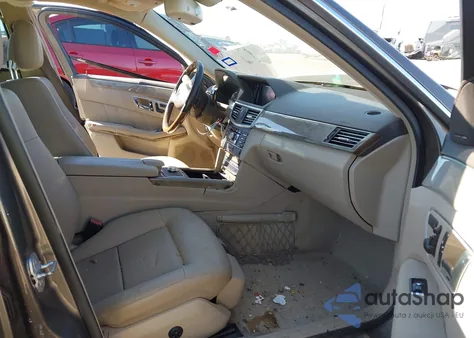 2010 Mercedes-Benz E 350 z USA, uszkodzony, nr VIN WDDHF5GB2AA211305